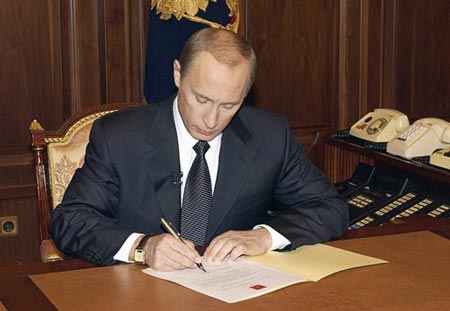 بوتين يحيل الى الدوما وثيقتي حماية الطفل