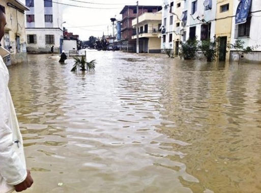 10 آلاف بلاغ سعودي حول الأمطار وسلطنة عمان شبه غارقة