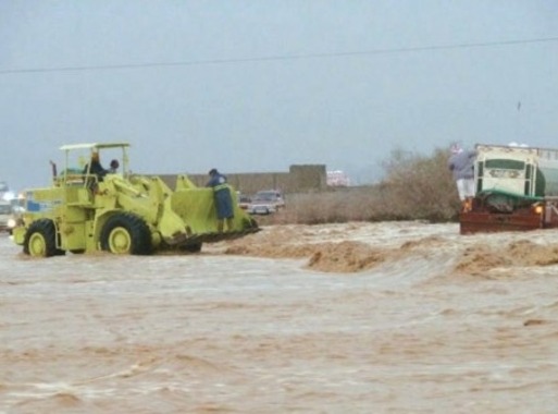 10 آلاف بلاغ سعودي حول الأمطار وسلطنة عمان شبه غارقة