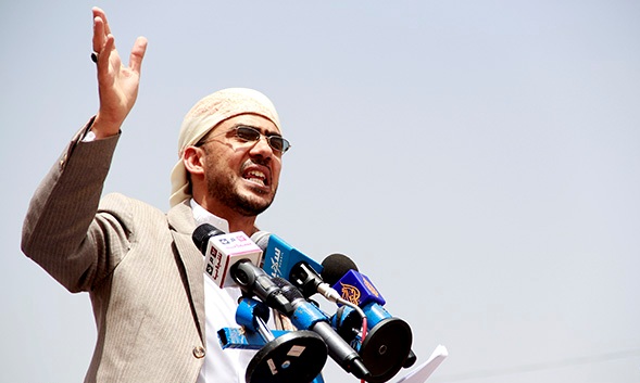 تجمعات يمنية ضخمة احتفالاً بقرارات الرئيس العسكرية