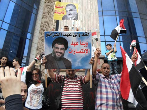 عشرات المصريين يتضامنون مع الدولة السورية في القاهرة