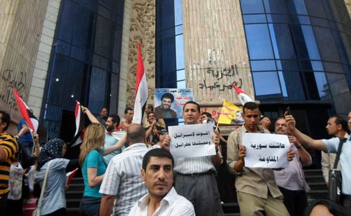 عشرات المصريين يتضامنون مع الدولة السورية في القاهرة