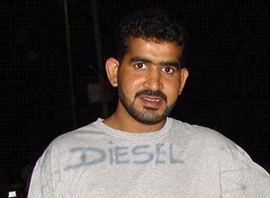 رسالة من أحد المعتقلين البحرينيين: شرطيّ اعتدى عليّ بالضرب المبرح أثناء وجودي في المستشفى