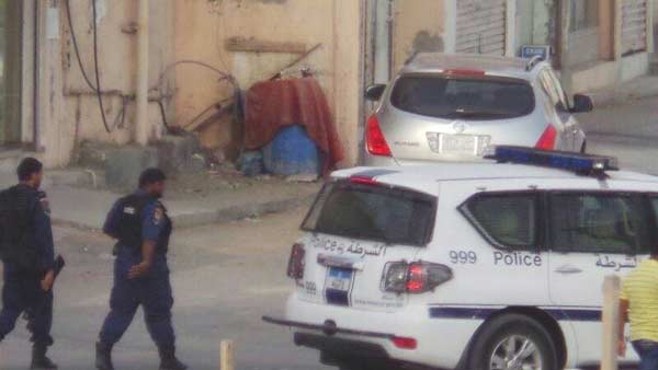 قوات الأمن البحرينية تلاحق المواطنين في الدراز