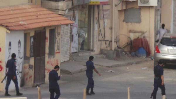 قوات الأمن البحرينية تلاحق المواطنين في الدراز