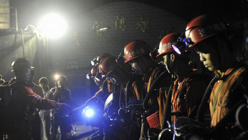 12 قتيلاً ومصابان بانفجار منجم للفحم في الصين