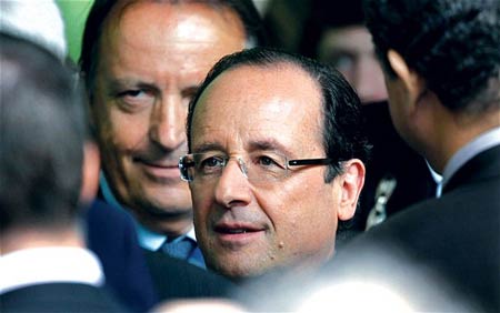 هولاند يمهل حكومته فرصة اخيرة لمعالجة مشاكل البلاد