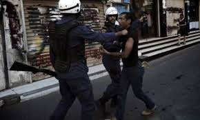 النظام يحكم بسجن 31 ناشطا بحرينيا 15 عاما بتهمة مهاجمة دورية شرطة