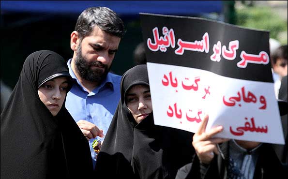 تظاهرات حاشدة في إيران رفضاً لانتهاك حرمة المقدسات