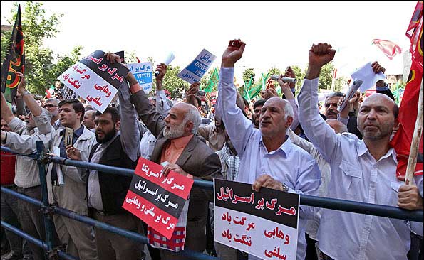 تظاهرات حاشدة في إيران رفضاً لانتهاك حرمة المقدسات