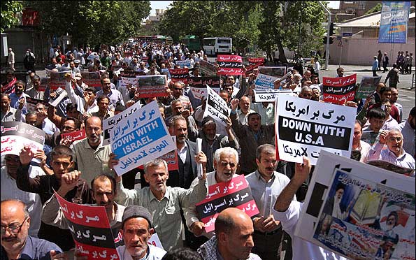 تظاهرات حاشدة في إيران رفضاً لانتهاك حرمة المقدسات