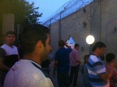 اختراق الجدار العازل شرق القدس المحتلة
