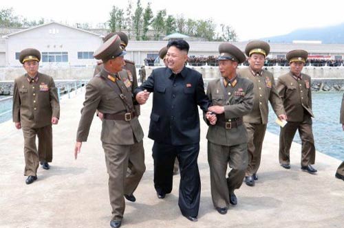 زعيم كوريا الشمالية يأمر بحجب سفن بلاده القتالية عن الأنظار