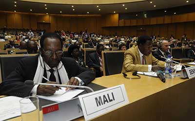 تعهد دولي بمنح مالي 4 مليارات دولار
   