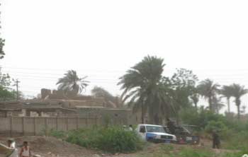 الآلاف يشيعون طيارين قتلا على أيدي مسلحين جنوب اليمن 