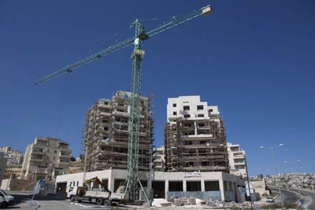 عشرات المجندات يقتحمن باحات المسجد الاقصى