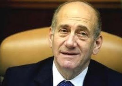 أولمرت: يجب العمل لمنع إنزلاق الكيميائي من سوريا