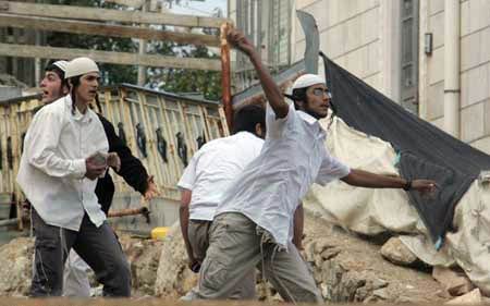 مسلسل الاعتقالات والاعتداءات على الفلسطينيين مستمر