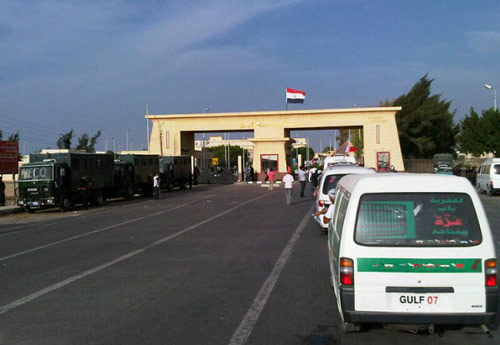 مرسي يلتقي وزيريّ الدفاع والداخلية ورئيس المخابرات