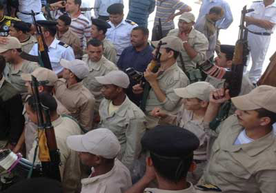 مرسي يلتقي وزيريّ الدفاع والداخلية ورئيس المخابرات