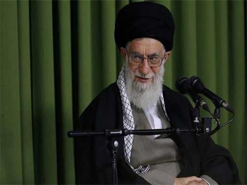 الامام الخامنئي: الغرب يقود المرأة نحو السقوط والانحطاط