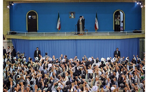 الامام الخامنئي: انتخابات الرئاسة باتت قضية دولية 