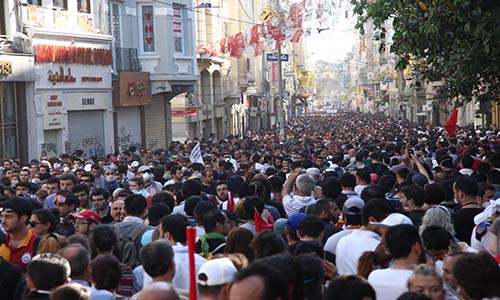 اضراب عام يشلّ مختلف نواحى الحياة فى تركيا 