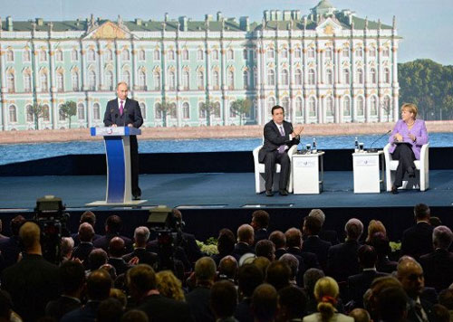 بوتين: الأسد يواجه مسلّحين قادمين من الخارج وليس الشعب السوري