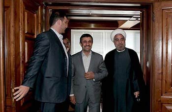 لقاء رئاسي بين أحمدي نجاد وروحاني