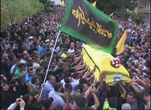 حزب الله وأهالي ميفدون شيعا الشهيد نمر اسماعيل في موكب حاشد