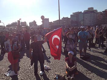 &rsquo;تقسيم &rsquo; رمز المعارضين ... وميدان المحتجين الصامتين