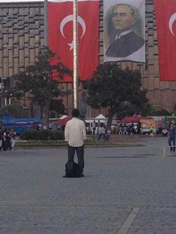 &rsquo;تقسيم &rsquo; رمز المعارضين ... وميدان المحتجين الصامتين