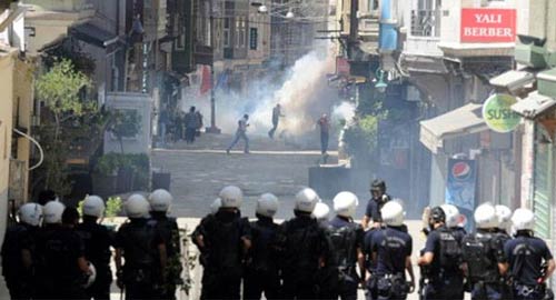 في بومها الرابع.. عودة الاشتباكات في تركيا مع ساعات الصباح الأولى