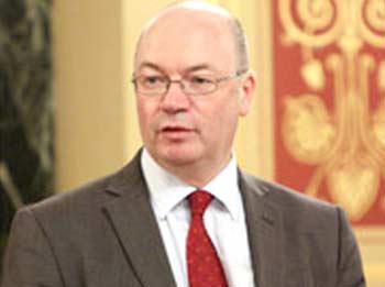 بيرت: بريطانيا تشجع الحلّ السياسي في البحرين