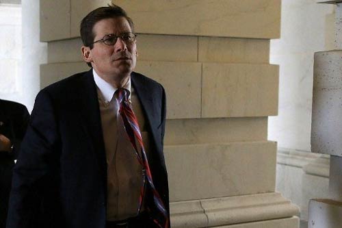 كيري يدافع عن برامج التنصت
