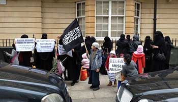 وقفة احتجاجية في لندن نصرة للمعتقلات بالسجون السعودية
