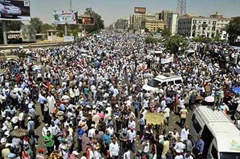 اشتباكات عنيفة بين أنصار مرسي ومعارضيه في الإسكندرية