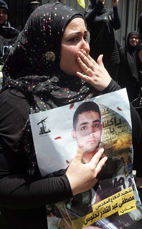 حزب الله شيّع الشهيد مصطفى عبد القادر نحلوس في موكب مهيب