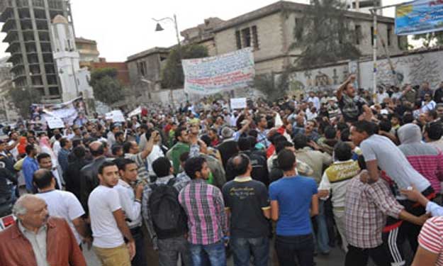 ميادين مصر تنتزع شرعية مرسي