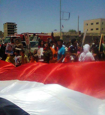 مسيرة في دير الزور استنكاراً لمجزرة حطلة التي ارتكبتها المجموعات الارهابية استهداف محيط مطار دمشق الدولي بقذائف هاون