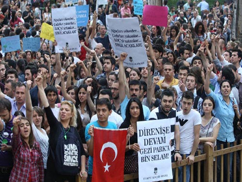 عشرات الجرحى في أعنف احتجاجات ضد حكومة اردوغان