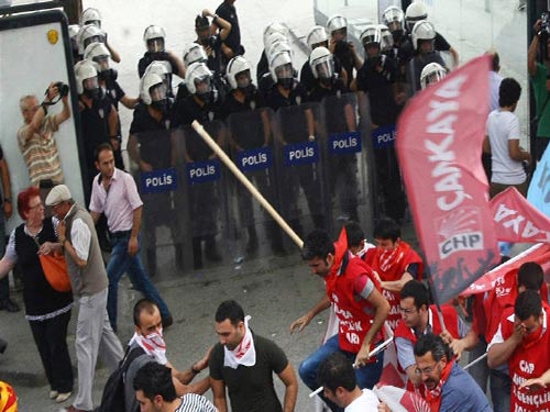 عشرات الجرحى في أعنف احتجاجات ضد حكومة اردوغان