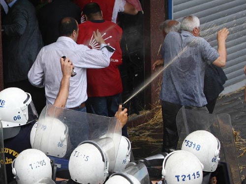 عشرات الجرحى في أعنف احتجاجات ضد حكومة اردوغان