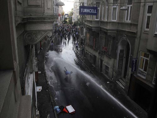 تواصل الاحتجاجات لليوم الثالث ضد حكومة اردوغان