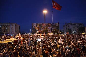 أردوغان يهدد.... والمتظاهرون يصعدون  