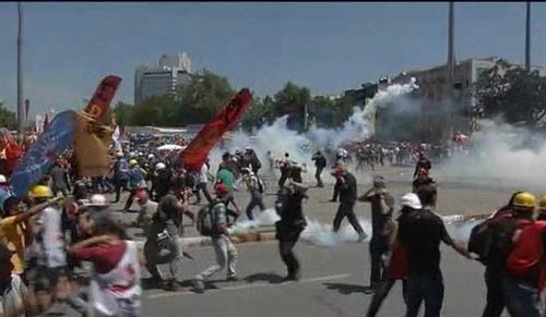 تركيا.. وزير الداخلية يهدد بقمع الإضراب العام