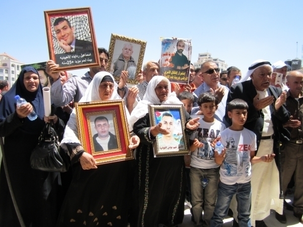 قضية الاسرى الفلسطينيين في سجون الاحتلال تتفاعل
