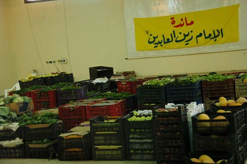 الفقراء والمحتاجون في ضيافة مائدة الإمام زين العابدين (ع) طيلة أيام شهر رمضان المبارك