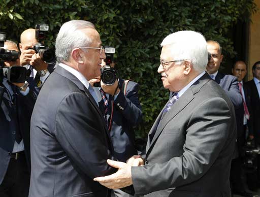 سليمان وعباس يؤكدان على حياد اللاجئين الفلسطينيين