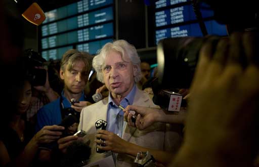 سنودن يطلب اللجوء السياسي إلى روسيا